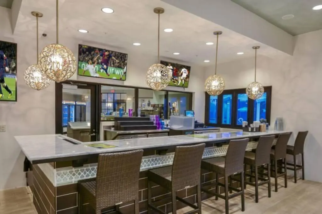 5Br Family Retreat Mickey, Toy Story Rooms, Private Pool Davenport Holiday home